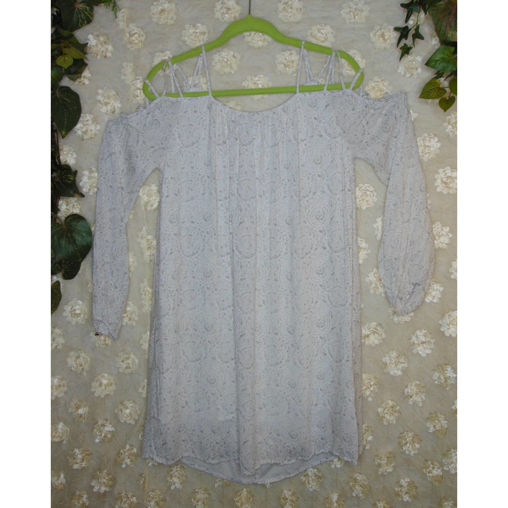 Gentle Fawn | Women's Cold Shoulder Lace Blouse Strappy Cinched Sleeves Size S